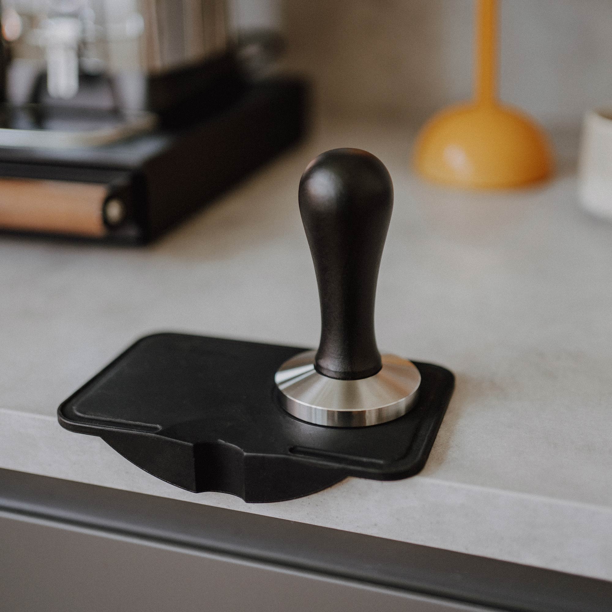 joefrex-tamper-elegance-espressostampfer-mit-schwarzem-buchenholzgriff image 3